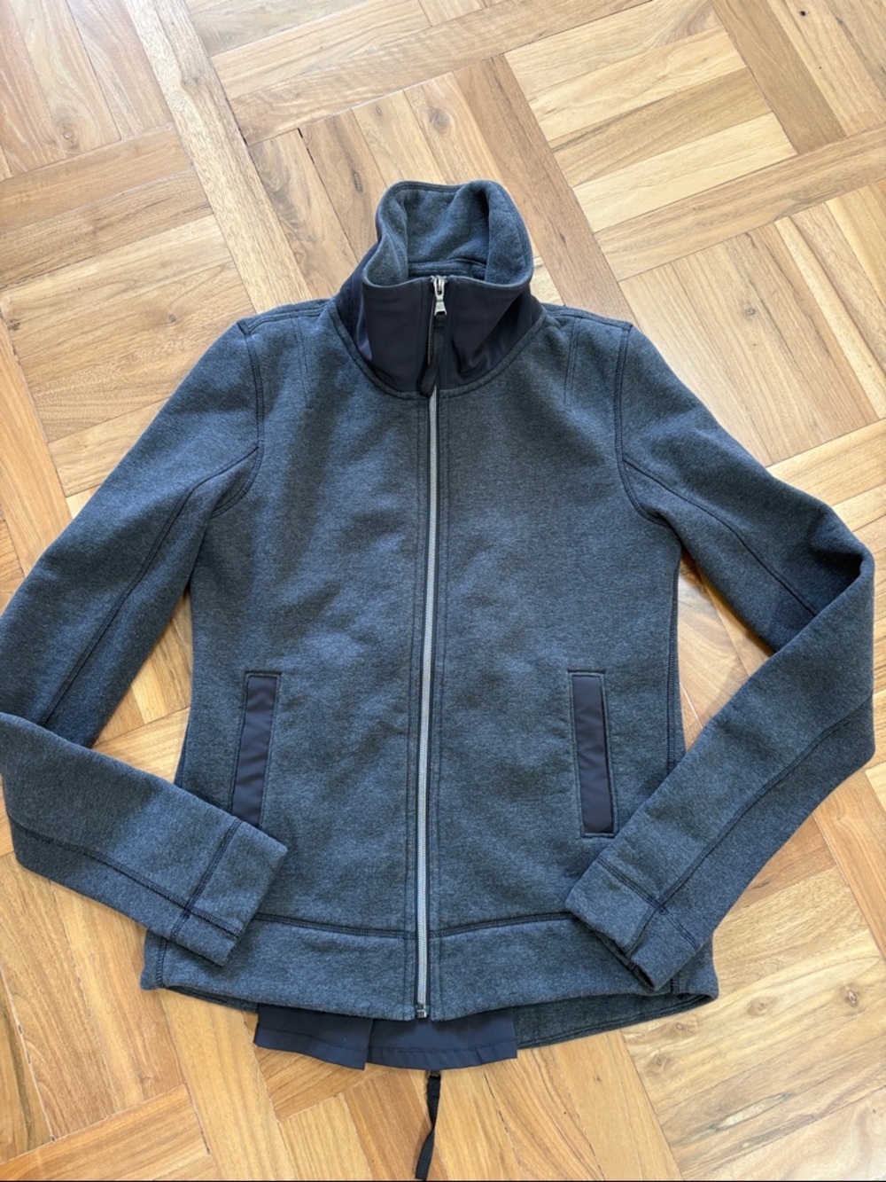Lululemon Sz 10 Women's Charcoal Full-Zip Jacket with back zip detail
